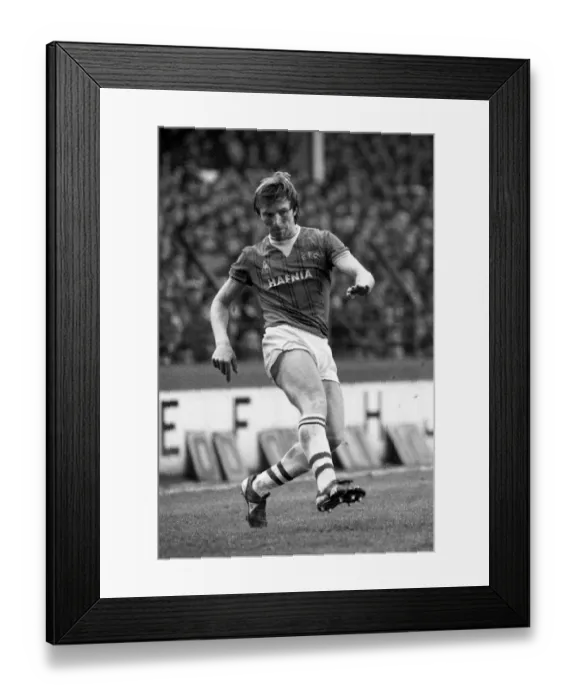 Framed Print : League Division One - Everton v Newcastle United - Goodison Park Framed Print : League Division One - Everton v Newcastle United - Goodison Park