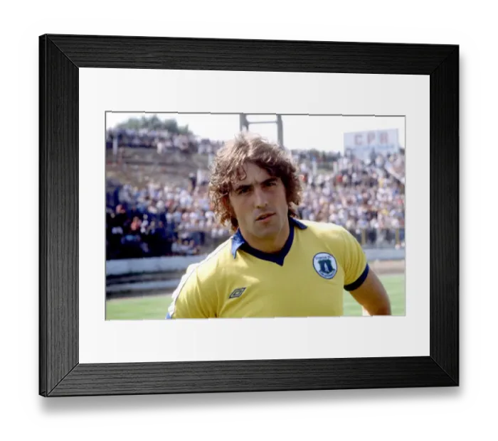 Framed Print : Football League Division One - Chelsea v Everton Framed Print : Football League Division One - Chelsea v Everton