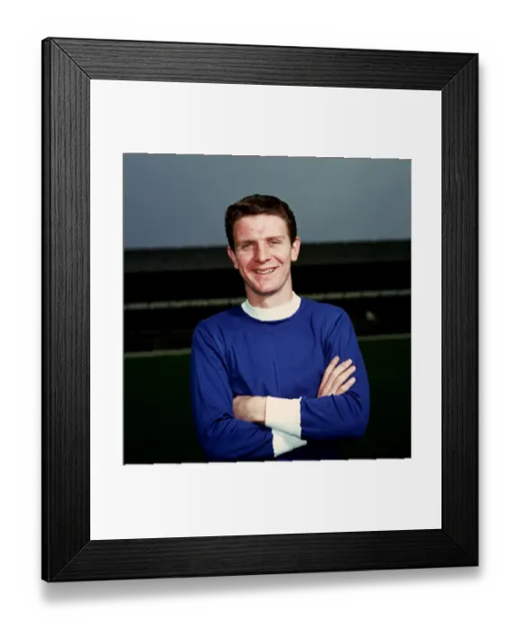 Framed Print : Everton Football Club: Brian Labone in Action - Division One Championship Framed Print : Everton Football Club: Brian Labone in Action - Division One Championship