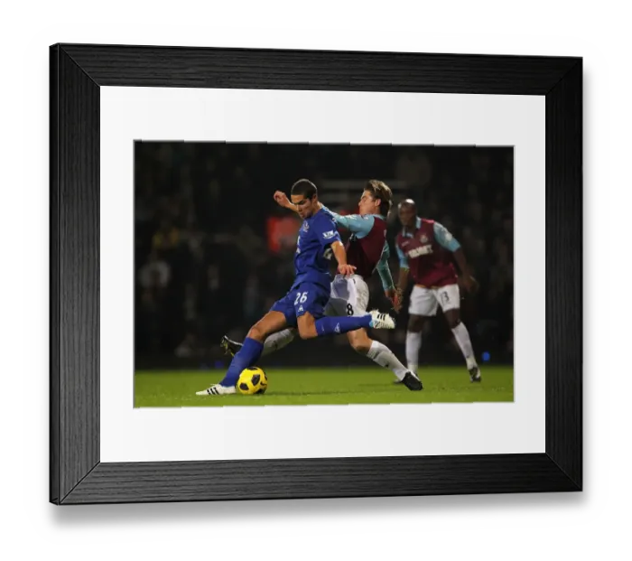Framed Print : Battle for the Ball: Rodwell vs Parker - Everton vs West Ham United, Premier League (December 2010) Framed Print : Battle for the Ball: Rodwell vs Parker - Everton vs West Ham United, Premier League (December 2010)