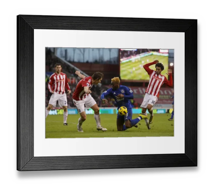 Framed Print : Saha in Action: Everton vs Stoke City, Premier League (01.01.2011)