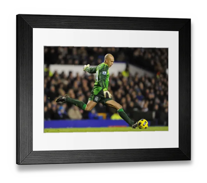 Framed Print : Tim Howard in Action: Everton vs. Tottenham Hotspur, Barclays Premier League (05 January 2011, Goodison Park) Framed Print : Tim Howard in Action: Everton vs. Tottenham Hotspur, Barclays Premier League (05 January 2011, Goodison Park)