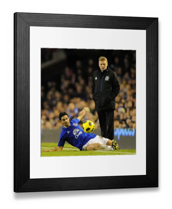Framed Print : David Moyes Scouts Mikel Arteta: Everton vs. Tottenham Hotspur, Premier League (05 January 2011, Goodison Park) Framed Print : David Moyes Scouts Mikel Arteta: Everton vs. Tottenham Hotspur, Premier League (05 January 2011, Goodison Park)