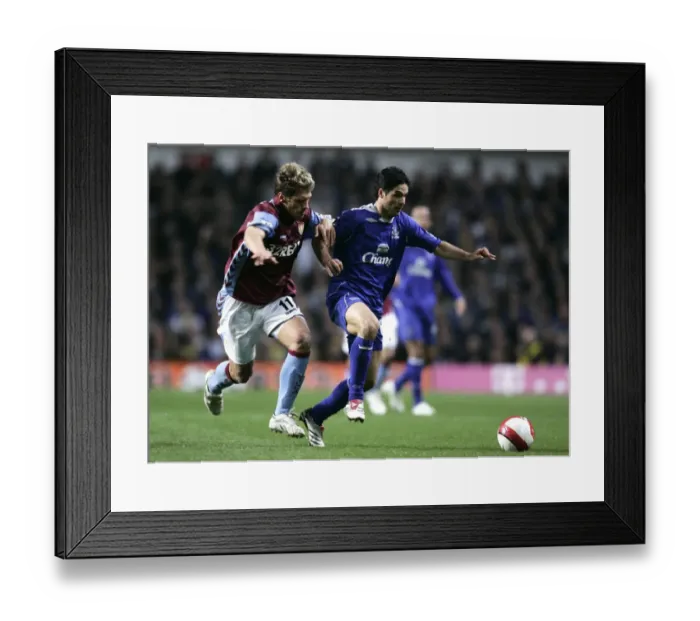 Framed Print : Aston Villa v Everton Stilian Petrov in action against Mikel Arteta