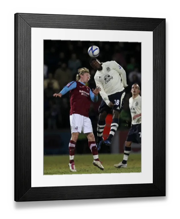 Framed Print : Battling for Control: Anichebe vs. Woolford in the FA Cup Third Round Clash - Everton vs. Scunthorpe United (January 2011) Framed Print : Battling for Control: Anichebe vs. Woolford in the FA Cup Third Round Clash - Everton vs. Scunthorpe United (January 2011)