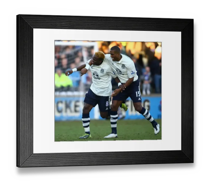 Framed Print : Everton's Louis Saha: FA Cup Glory Begins with His First Goal vs. Scunthorpe United (08.01.2011) Framed Print : Everton's Louis Saha: FA Cup Glory Begins with His First Goal vs. Scunthorpe United (08.01.2011)