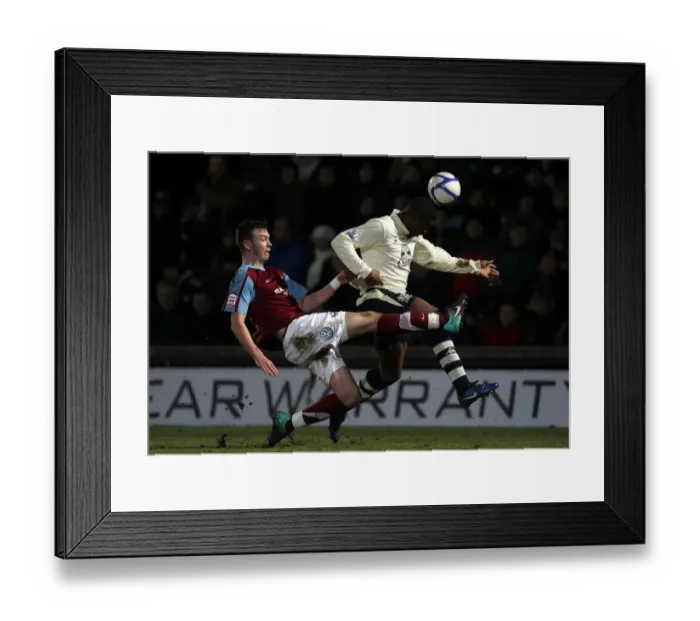 Framed Print : Battling for the Ball: Anichebe vs. Raynes - FA Cup Third Round Clash between Scunthorpe United and Everton (January 2011) Framed Print : Battling for the Ball: Anichebe vs. Raynes - FA Cup Third Round Clash between Scunthorpe United and Everton (January 2011)