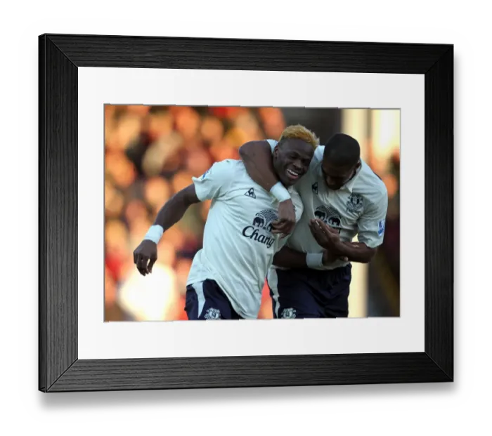 Framed Print : Everton's Unforgettable Moment: Saha and Distin's Thrilling Goal Celebration vs. Scunthorpe United (FA Cup, 2011)