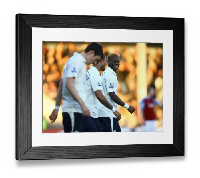 Framed Print : Everton's Louis Saha: Relishing His First FA Cup Goal Against Scunthorpe United (08.01.2011) Framed Print : Everton's Louis Saha: Relishing His First FA Cup Goal Against Scunthorpe United (08.01.2011)