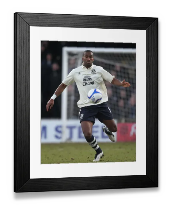 Framed Print : Sylvain Distin in FA Cup Action at Scunthorpe United's Glanford Park (08.01.2011) Framed Print : Sylvain Distin in FA Cup Action at Scunthorpe United's Glanford Park (08.01.2011)
