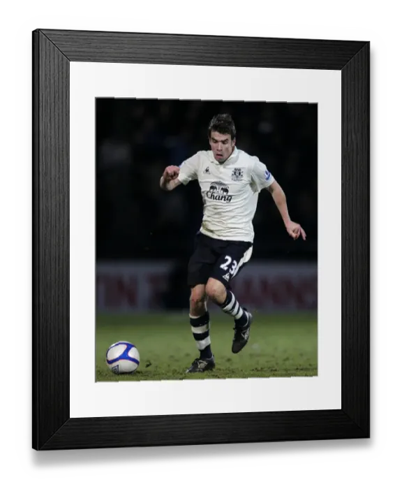 Framed Print : Seamus Coleman Leads Everton in FA Cup Battle against Scunthorpe United (08 January 2011)