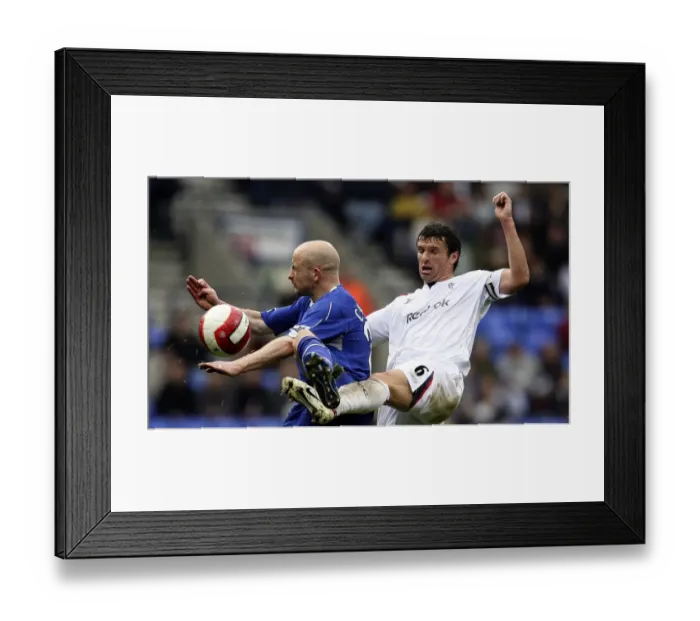 Framed Print : Gary Speed in Action: Everton vs. Bolton Wanderers, FA Barclays Premiership (9 April 2007) - Everton's Midfield Battle at The Reebok Stadium with Lee Carsley