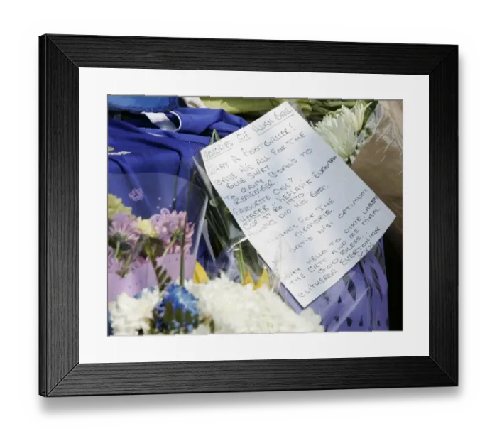 Framed Print : Football - Everton v Manchester United FA Barclays Premiership - Goodison Park - 28 / 4 / 07 A tribute l Framed Print : Football - Everton v Manchester United FA Barclays Premiership - Goodison Park - 28 / 4 / 07 A tribute l