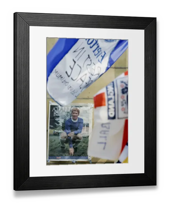 Framed Print : Tributes to Alan Ball: Everton vs Manchester United at Goodison Park (April 28, 2007) Framed Print : Tributes to Alan Ball: Everton vs Manchester United at Goodison Park (April 28, 2007)