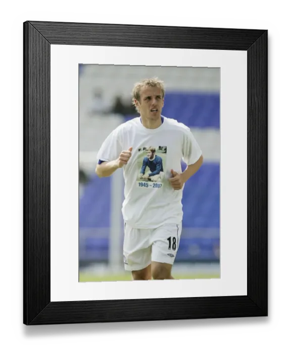 Framed Print : Phil Neville Honors Alan Ball: A Heartfelt Tribute During Everton's Warm-Up vs Manchester United (Everton v Manchester United, FA Barclays Premiership, Goodison Park, 28th April 2007)
