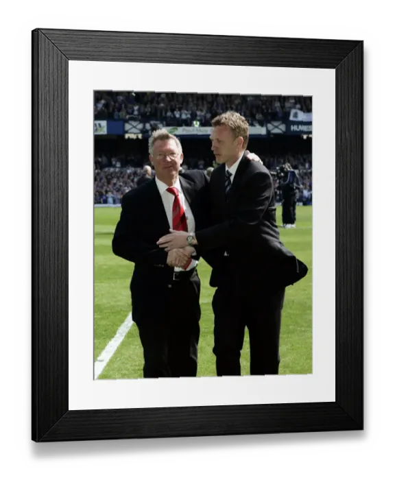 Framed Print : Everton v Manchester United Sir Alex Ferguson and David Moyes shake hands before the match Framed Print : Everton v Manchester United Sir Alex Ferguson and David Moyes shake hands before the match