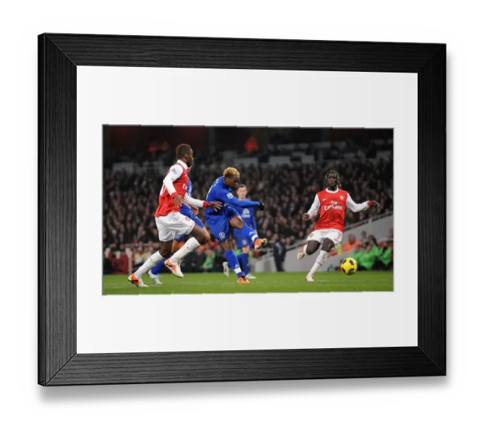 Framed Print : Barclays Premier League - Arsenal v Everton - Emirates Stadium Framed Print : Barclays Premier League - Arsenal v Everton - Emirates Stadium