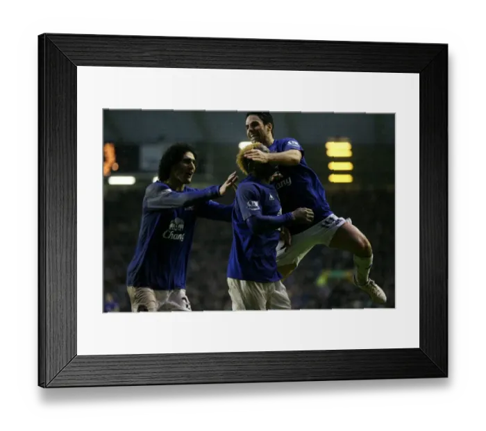 Framed Print : Five-Star Everton: Louis Saha and Teammates Celebrate in Style after Scoring against Blackpool (05.02.2011)