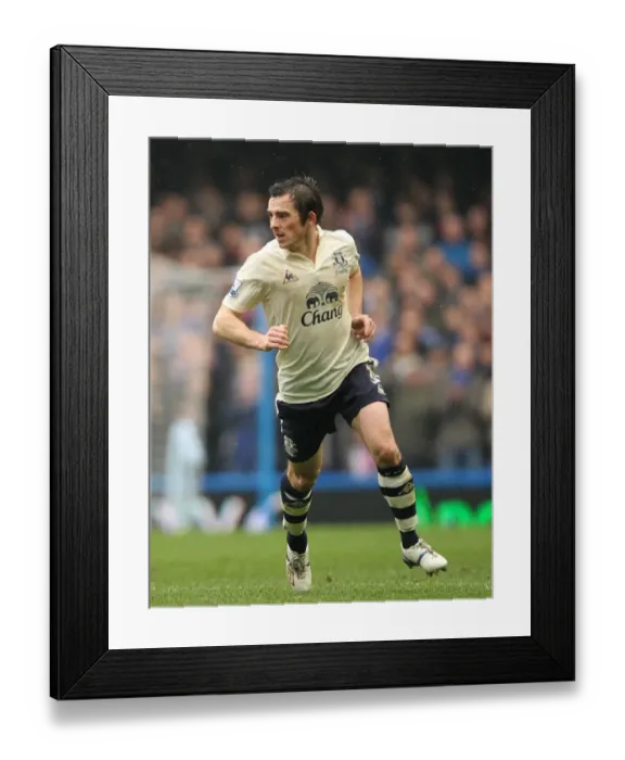 Framed Print : FA Cup Showdown: Leighton Baines vs. Chelsea at Stamford Bridge (19 February 2011)