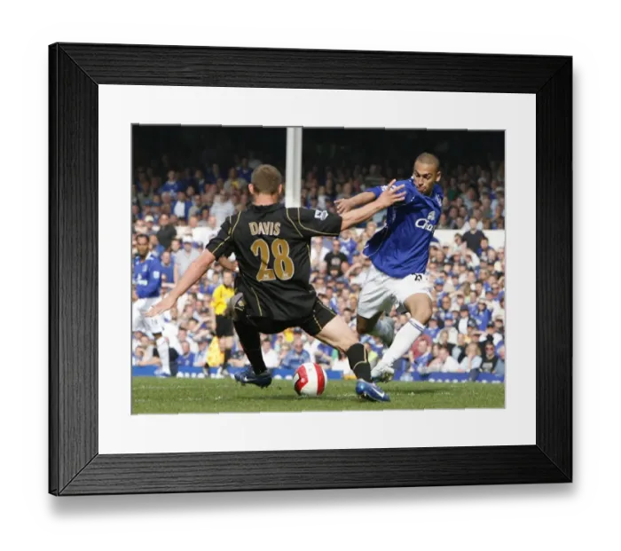 Framed Print : James Vaughan vs Sean Davis: Intense Moment at Goodison Park - Everton vs Portsmouth, FA Barclays Premiership (5th May 2007) Framed Print : James Vaughan vs Sean Davis: Intense Moment at Goodison Park - Everton vs Portsmouth, FA Barclays Premiership (5th May 2007)