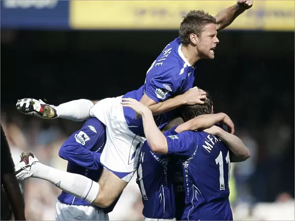 Football - Everton v Portsmouth FA Barclays Premiership - Goodison Park - 5  /  5  /  07 Everton players cel