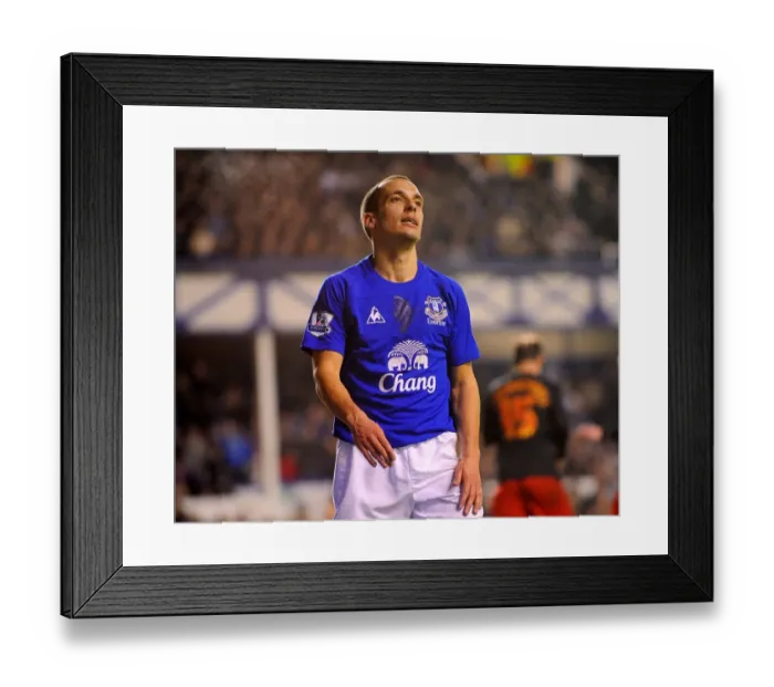 Framed Print : Everton's Leon Osman: Disappointment After FA Cup Defeat to Reading (01 March 2011) Framed Print : Everton's Leon Osman: Disappointment After FA Cup Defeat to Reading (01 March 2011)