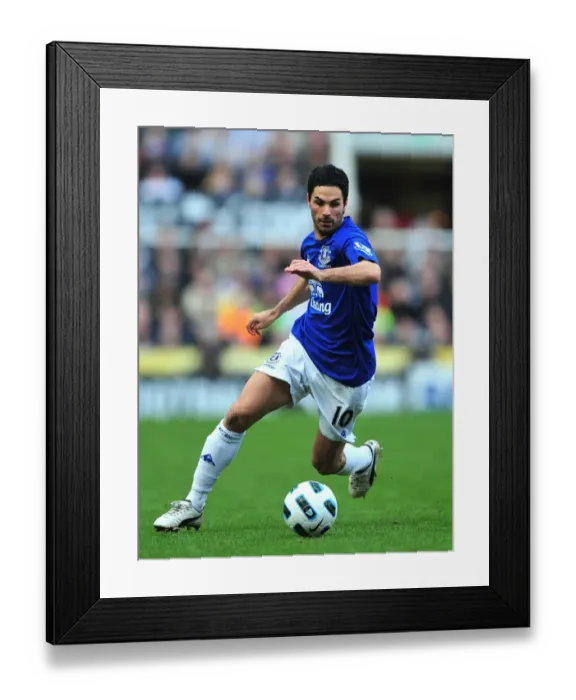Framed Print : Mikel Arteta Leads Everton at St. James Park Against Newcastle United in the Barclays Premier League (05 March 2011) Framed Print : Mikel Arteta Leads Everton at St. James Park Against Newcastle United in the Barclays Premier League (05 March 2011)