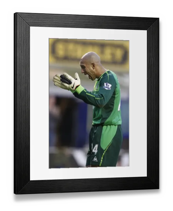 Framed Print : Tim Howard in Action: Everton vs Fulham, Barclays Premier League, Goodison Park (19 March 2011) Framed Print : Tim Howard in Action: Everton vs Fulham, Barclays Premier League, Goodison Park (19 March 2011)