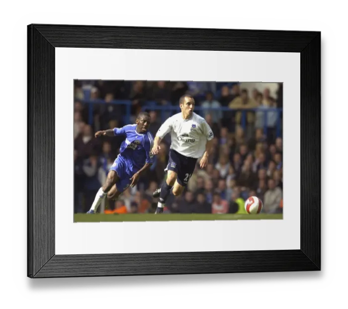 Framed Print : Intense Battle: Shaun Wright-Phillips vs. Leon Osman (Chelsea vs. Everton) Framed Print : Intense Battle: Shaun Wright-Phillips vs. Leon Osman (Chelsea vs. Everton)