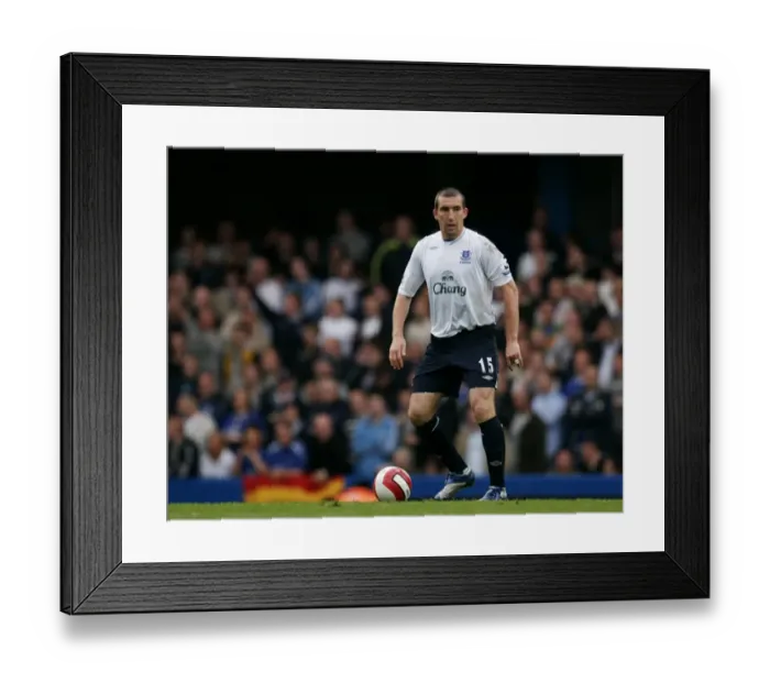 Framed Print : Alan Stubbs: The Steadfast Everton Defender Framed Print : Alan Stubbs: The Steadfast Everton Defender