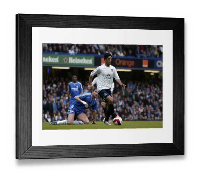 Framed Print : Chelsea v Everton - Mikel Arteta in action against Frank Lampard Framed Print : Chelsea v Everton - Mikel Arteta in action against Frank Lampard