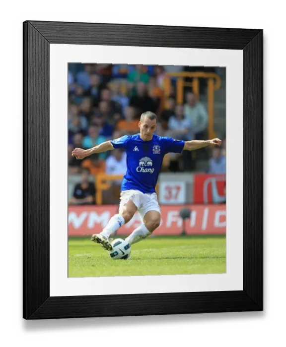 Framed Print : Osman's Unwavering Spirit: Everton's Battle at Molineux (09.04.2011) Framed Print : Osman's Unwavering Spirit: Everton's Battle at Molineux (09.04.2011)