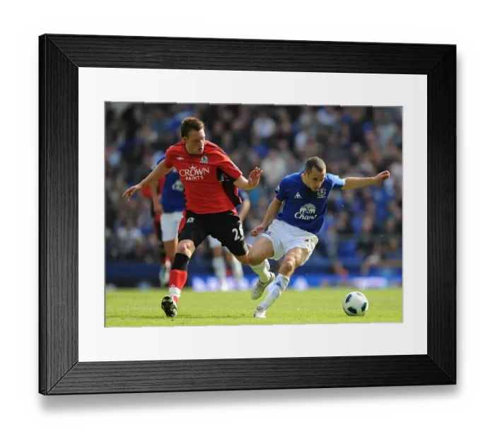 Framed Print : Battle for the Ball: Osman vs Jones at Goodison Park - Everton vs Blackburn Rovers, Premier League (2011) Framed Print : Battle for the Ball: Osman vs Jones at Goodison Park - Everton vs Blackburn Rovers, Premier League (2011)