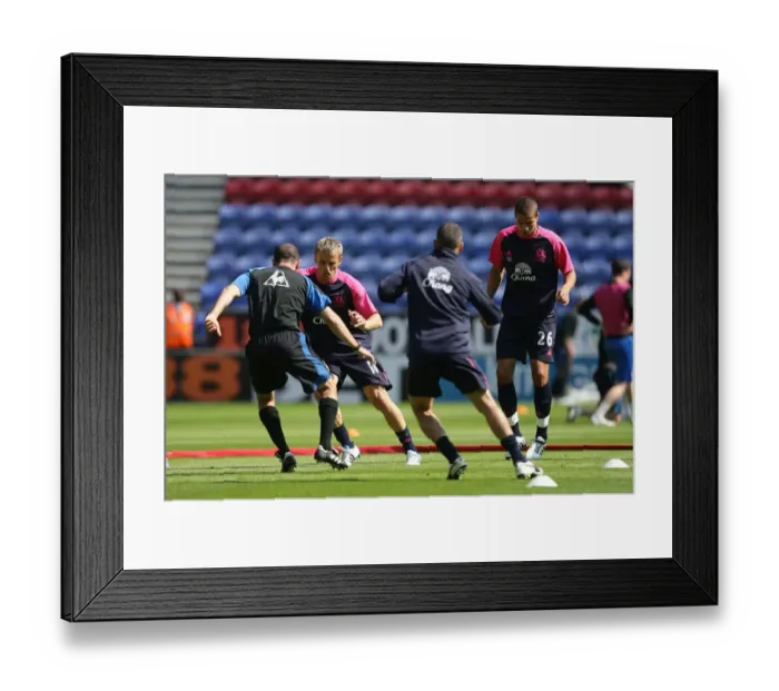 Framed Print : Everton Players Prepare for Kick-off Against Wigan Athletic, Barclays Premier League (April 30, 2011) Framed Print : Everton Players Prepare for Kick-off Against Wigan Athletic, Barclays Premier League (April 30, 2011)