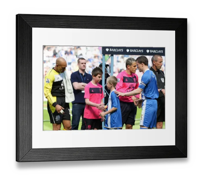 Framed Print : Pre-Match Handshake: Everton and Wigan Athletic, Barclays Premier League (30 April 2011) Framed Print : Pre-Match Handshake: Everton and Wigan Athletic, Barclays Premier League (30 April 2011)