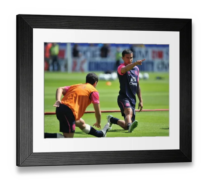 Framed Print : Everton's Cahill and Arteta: Focused during Wigan Athletic Warm-Up (April 2011)