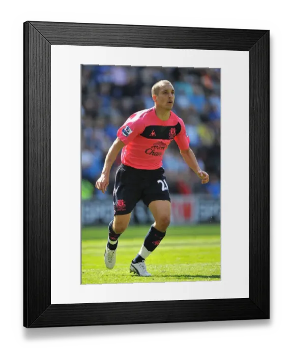 Framed Print : Leon Osman in the Thick of the Action: Everton vs. Wigan Athletic (April 30, 2011)