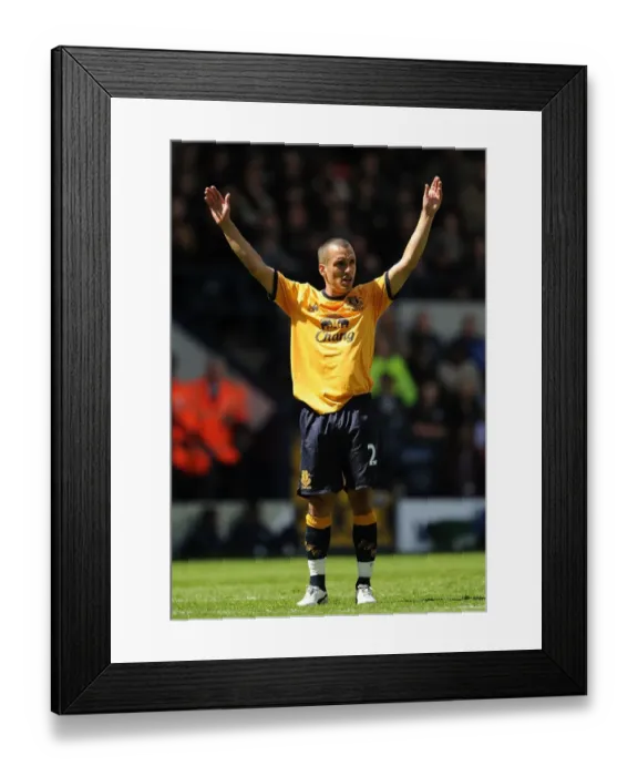 Framed Print : May 2011: Leon Osman in Action - Everton vs. West Bromwich Albion, Premier League Showdown Framed Print : May 2011: Leon Osman in Action - Everton vs. West Bromwich Albion, Premier League Showdown