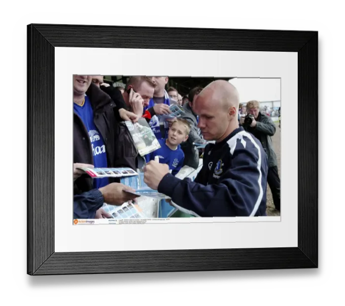 Framed Print : Andrew Johnson of Everton Signing Autographs for Fans at Northern Ireland XI Pre-Season Friendly, Coleraine Showgrounds (July 14, 2007) Framed Print : Andrew Johnson of Everton Signing Autographs for Fans at Northern Ireland XI Pre-Season Friendly, Coleraine Showgrounds (July 14, 2007)