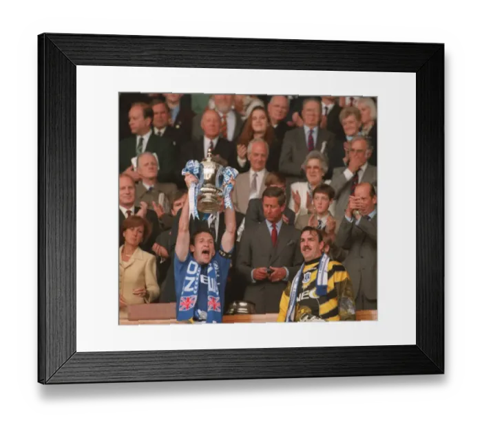 Framed Print : 1995 FA Cup Final: Everton's Dave Watson Lifts the Trophy after 1-0 Win over Manchester United Framed Print : 1995 FA Cup Final: Everton's Dave Watson Lifts the Trophy after 1-0 Win over Manchester United