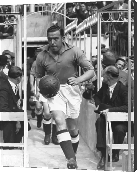 William Dixie Dean runs out for Everton against Arsenal at Highbury