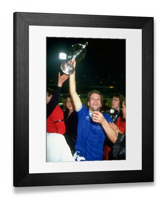 Framed Print : 1985 European Cup Winners Cup Final: Everton's Andy Gray Lifts the Trophy After 3-1 Victory Over Rapid Vienna Framed Print : 1985 European Cup Winners Cup Final: Everton's Andy Gray Lifts the Trophy After 3-1 Victory Over Rapid Vienna