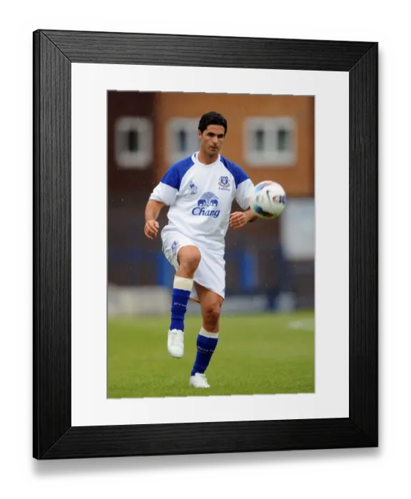 Framed Print : Mikel Arteta Leads Everton in Pre-Season Friendly against Bury (15 July 2011) Framed Print : Mikel Arteta Leads Everton in Pre-Season Friendly against Bury (15 July 2011)