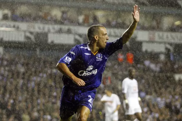 Everton's Leon Osman Scores Second Goal: Everton's Triumph Over Tottenham Hotspur in FA Barclays Premier League (August 14, 2007)
