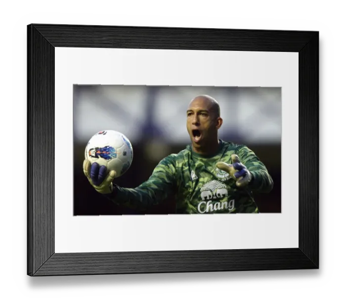 Framed Print : Tim Howard in Action: Everton FC vs Villarreal (August 2011)