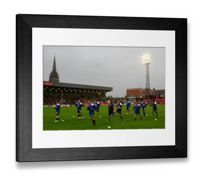 Framed Print : Everton Players Warm Up Ahead of Bohemians Friendly at Dalymount Park (15 August 2011) Framed Print : Everton Players Warm Up Ahead of Bohemians Friendly at Dalymount Park (15 August 2011)