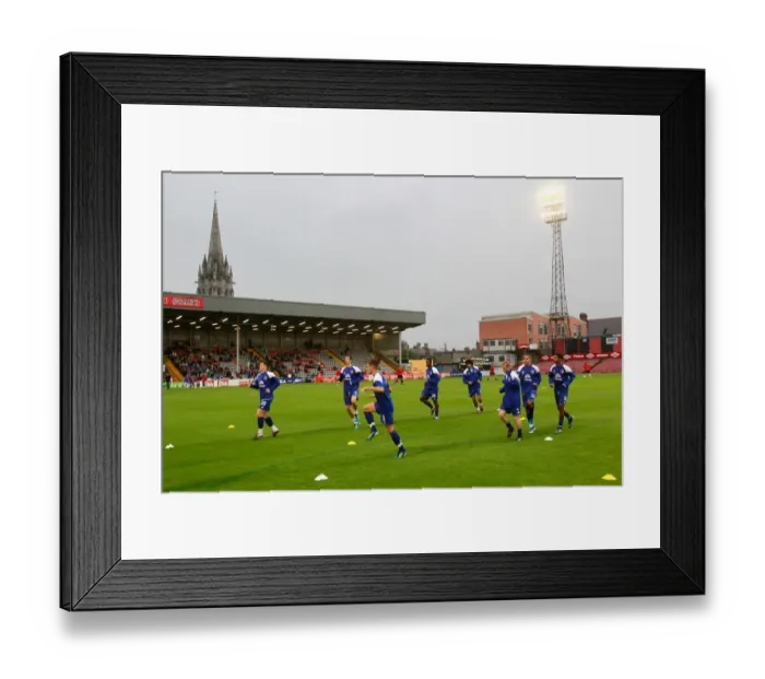 Framed Print : Everton FC Players Gear Up for Bohemians Friendly at Dalymount Park (15 August 2011) Framed Print : Everton FC Players Gear Up for Bohemians Friendly at Dalymount Park (15 August 2011)