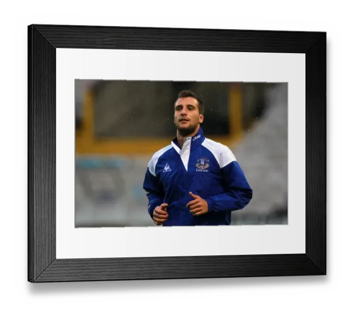 Framed Print : Apostolos Vellios Scores for Everton Against Bohemians at Dalymount Park (2011) Framed Print : Apostolos Vellios Scores for Everton Against Bohemians at Dalymount Park (2011)