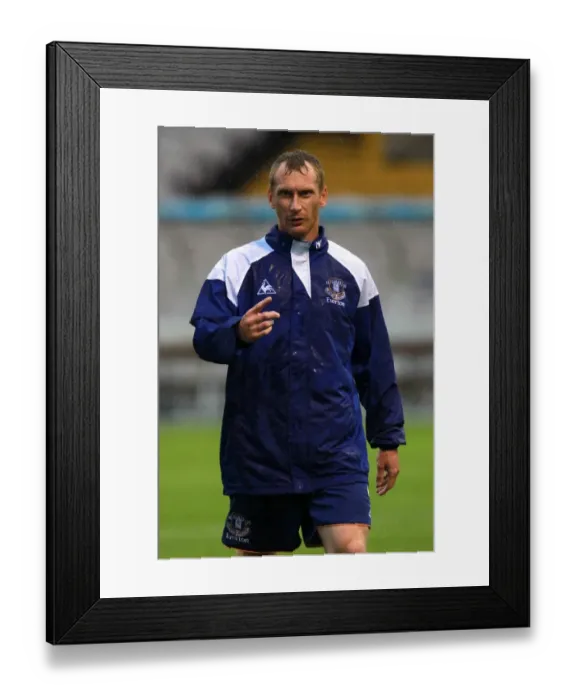 Framed Print : Tony Hibbert in Action for Everton against Bohemians at Dalymount Park (2011) Framed Print : Tony Hibbert in Action for Everton against Bohemians at Dalymount Park (2011)