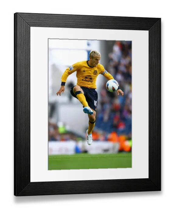 Framed Print : Phil Neville in Action: Everton vs. Blackburn Rovers, Barclays Premier League (2011) Framed Print : Phil Neville in Action: Everton vs. Blackburn Rovers, Barclays Premier League (2011)